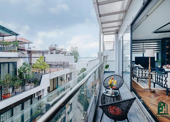 Luxe Paradise Suites Dang Thai Mai